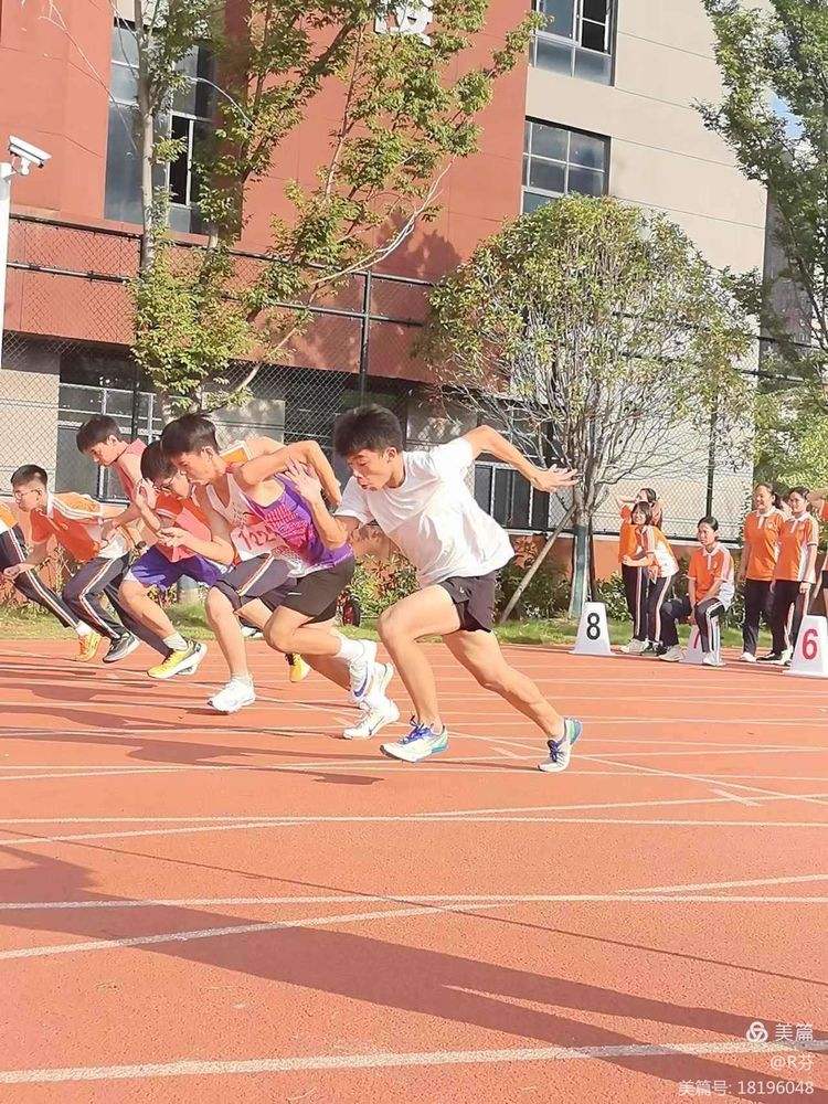 选手团结拼搏，超越自我勇争第一(团结拼搏,争创伟绩,飞跃梦想,自强不息)
