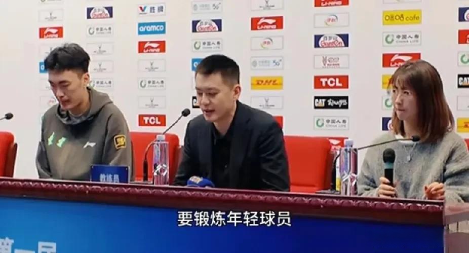 b体育 官网-球队教练为球员们制定出色比赛策略！(足球教练员分析比赛的内容主要包括哪些方面?)