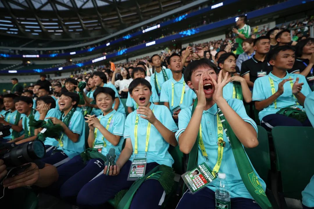 b体育官方入口-激动人心的一场比赛，球员们的足球技艺惊艳观众的简单介绍