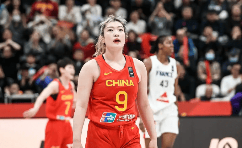 b体育 官网-包含李梦落选宫鲁鸣顶着巨大压力多数主帅难有此魄力的词条