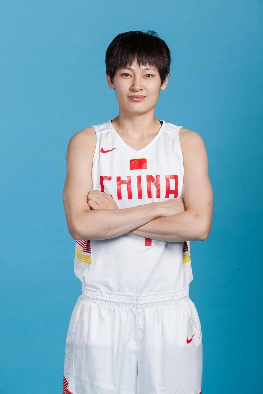 后卫发威！杨氏姐妹合砍20+12王思雨屡秀妙传抢眼的简单介绍