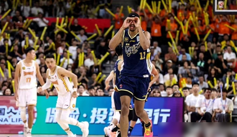 广东两战惨败64分！浙江续约2米13超级外援！青岛得分王下季回归的简单介绍