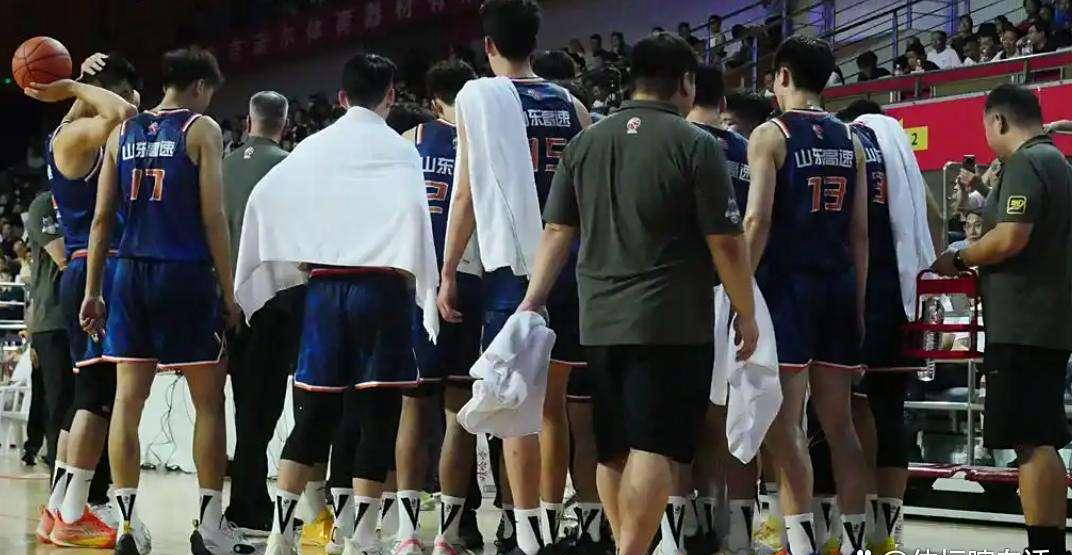 包含山东男篮刘毅社媒更新训练日常：夏练三伏，不炼不厉害的词条